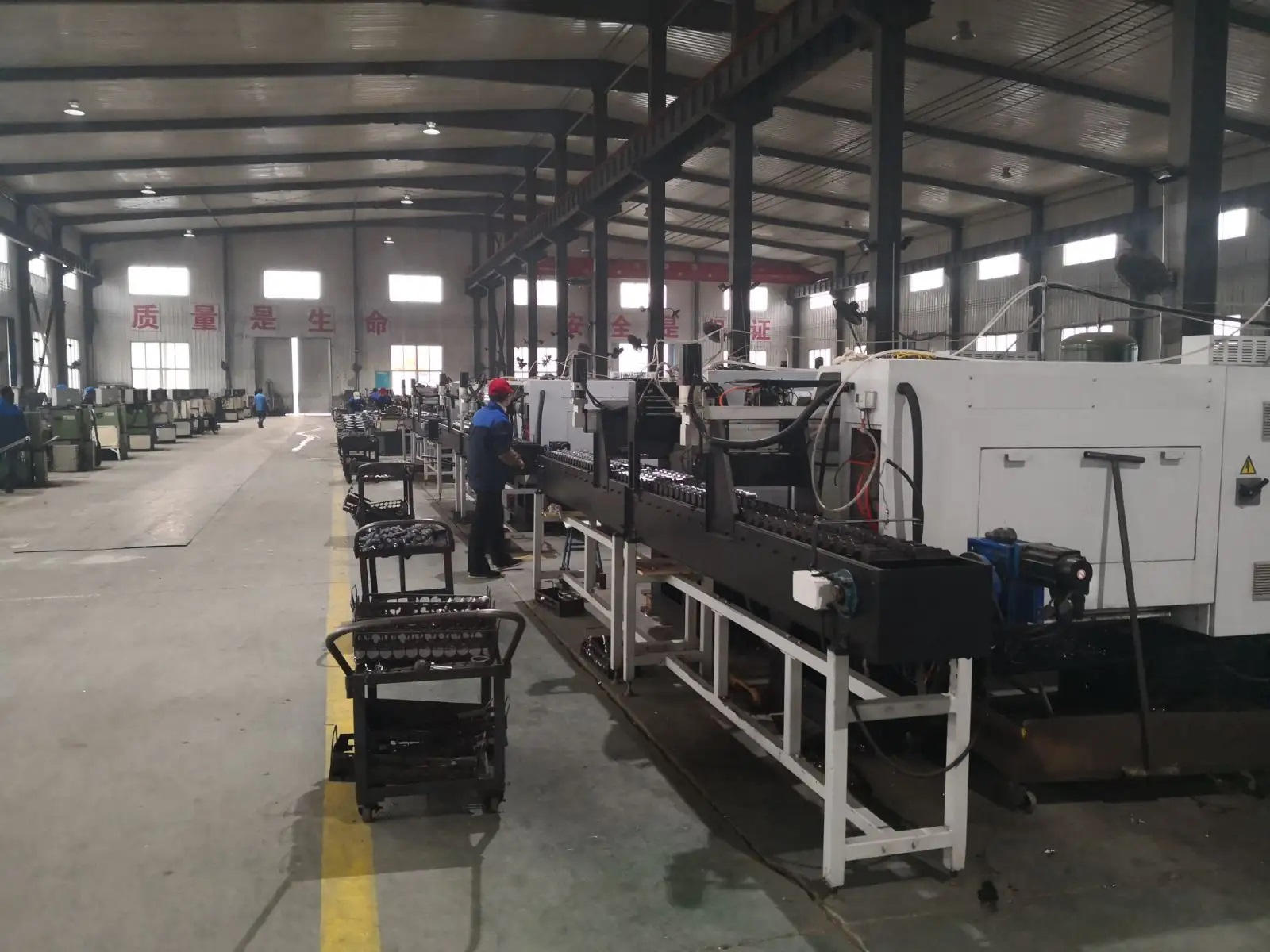 緊固件標(biāo)準(zhǔn)件生產(chǎn)車間展示